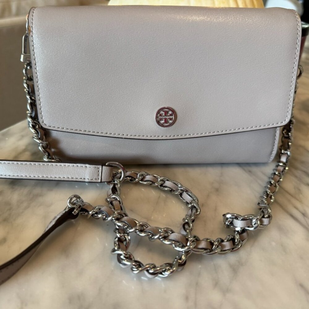 Tory Burch Saffiano Leather Crossbody / Wallet on Chain – Taupe